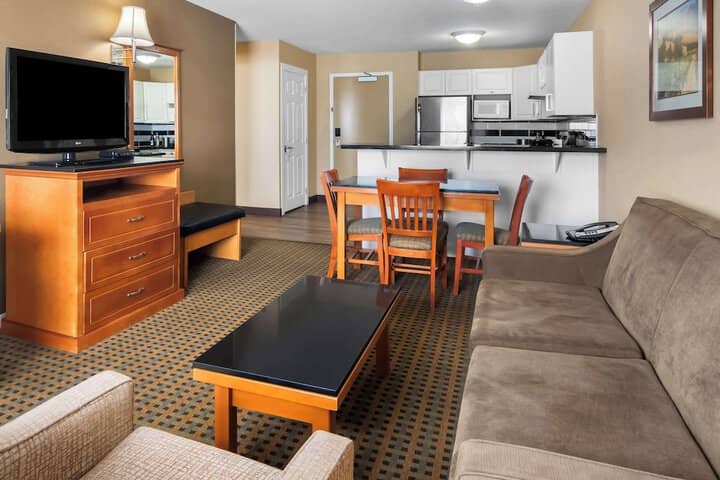 Room 8 of 47